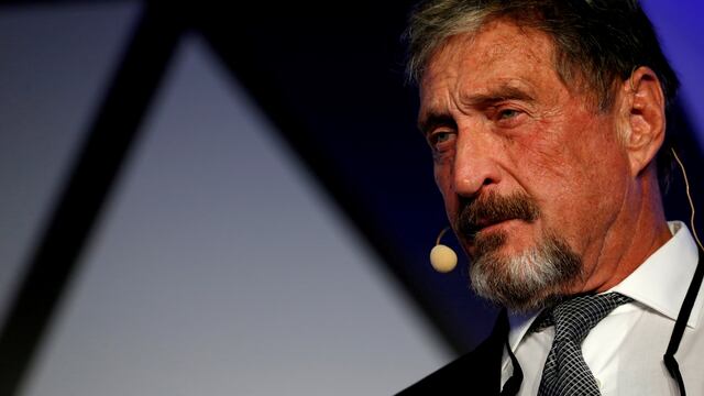 Hallaron sin vida al creador del software antivirus McAfee en su celda en España