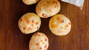 El chipa puede hacerse en pocos minutos en la freidora de aire.