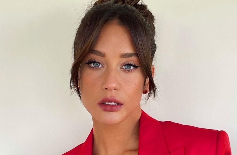 María Pedraza lució un impactante bikini arriba de un yate