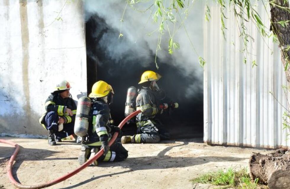 Incendio destruyo en su totalidad a una carpintería