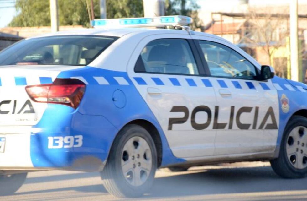 Durante una persecución policial en Neuquén, un joven se incrustó una reja en la cabeza y murió