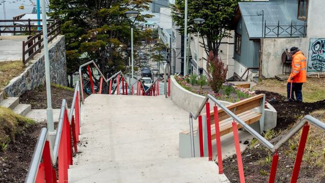 Ushuaia: avanzan los trabajos en las escaleras de la calle Belgrano