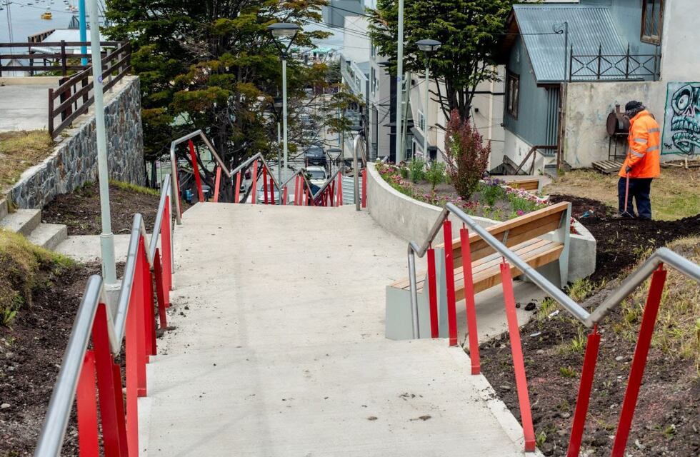 Ushuaia: avanzan los trabajos en las escaleras de la calle Belgrano