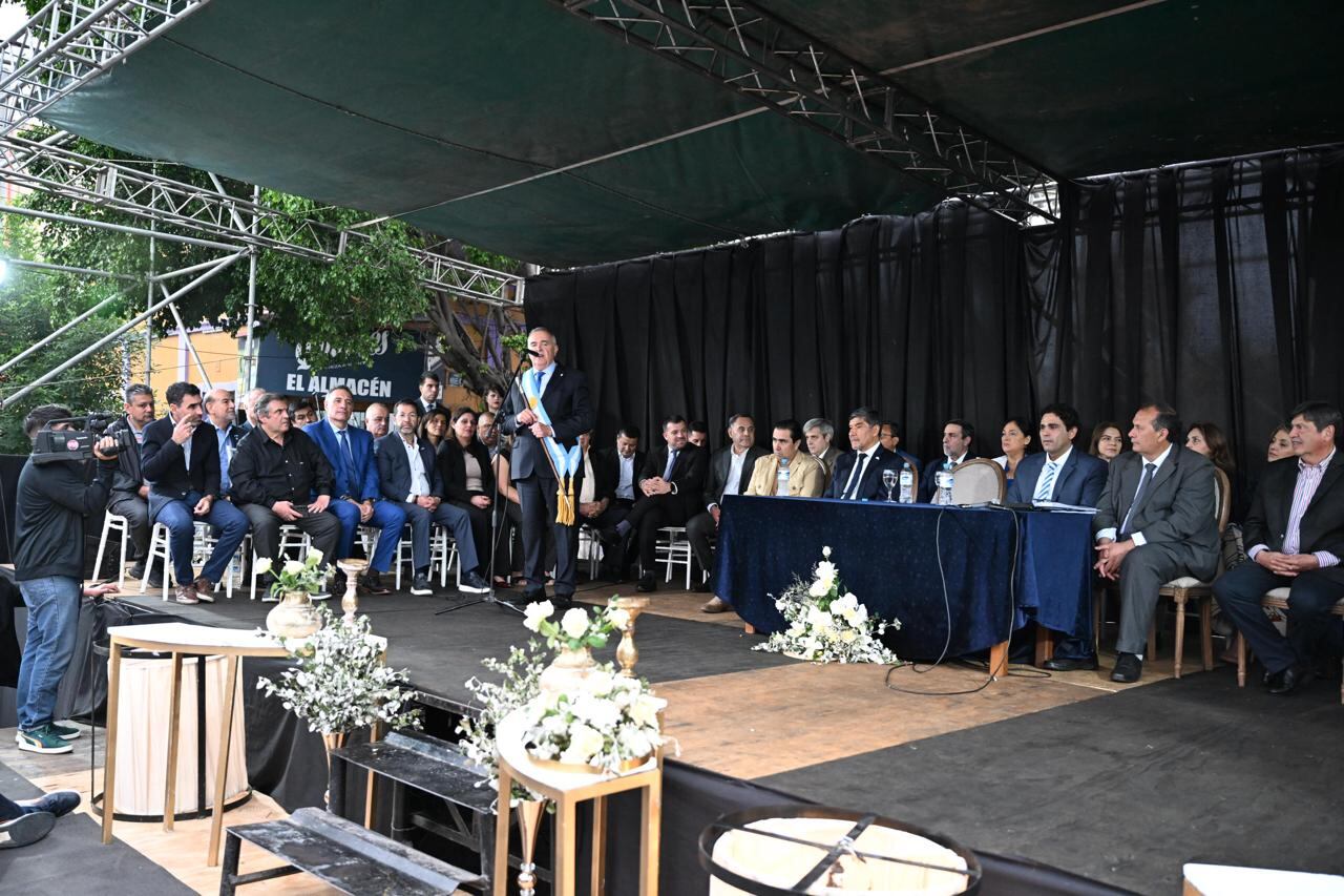 El acto contó con fuerte apoyo institucional y vecinal.