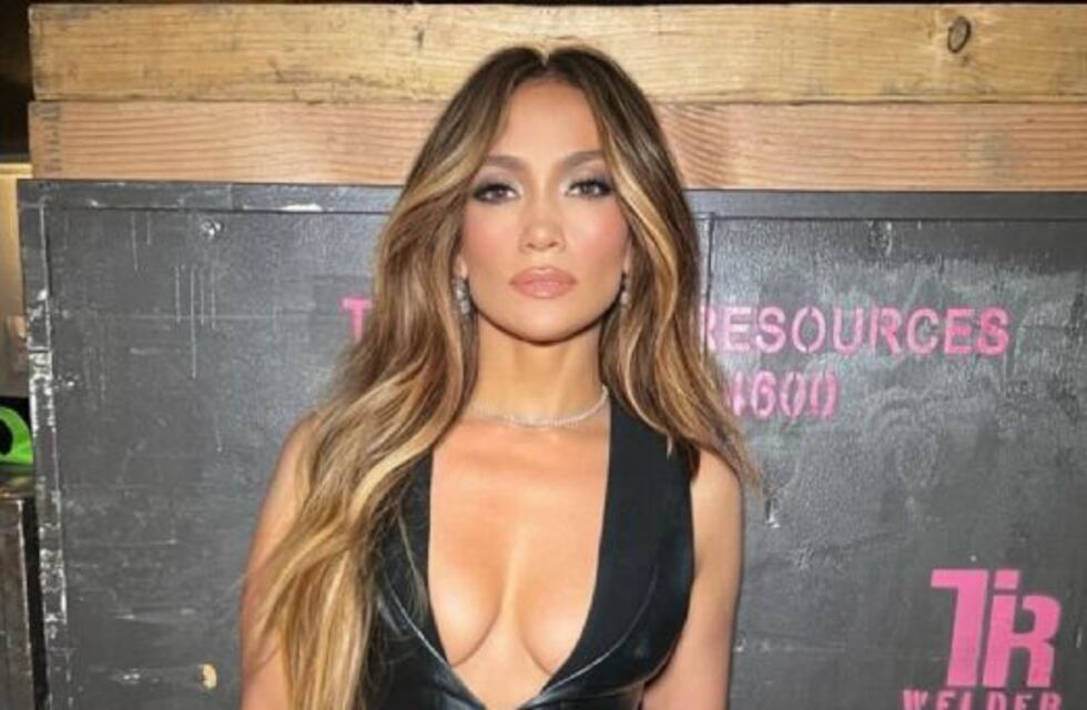 Jennifer Lopez al desnudo: posó sólo con zapatos para una sesión fotográfica
