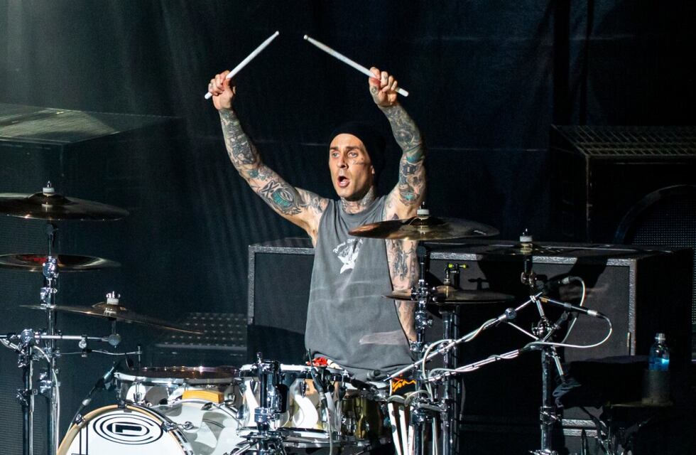 Travis Barker, el baterista de Blink- 182, se encuentra internado en urgencias y su hija pide que recen por él