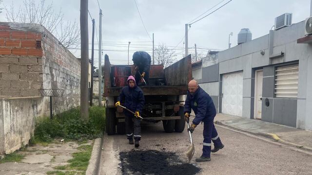 Desde el Municipio indicaron que continúan los trabajos de bacheo en diferentes lugares de la ciudad.