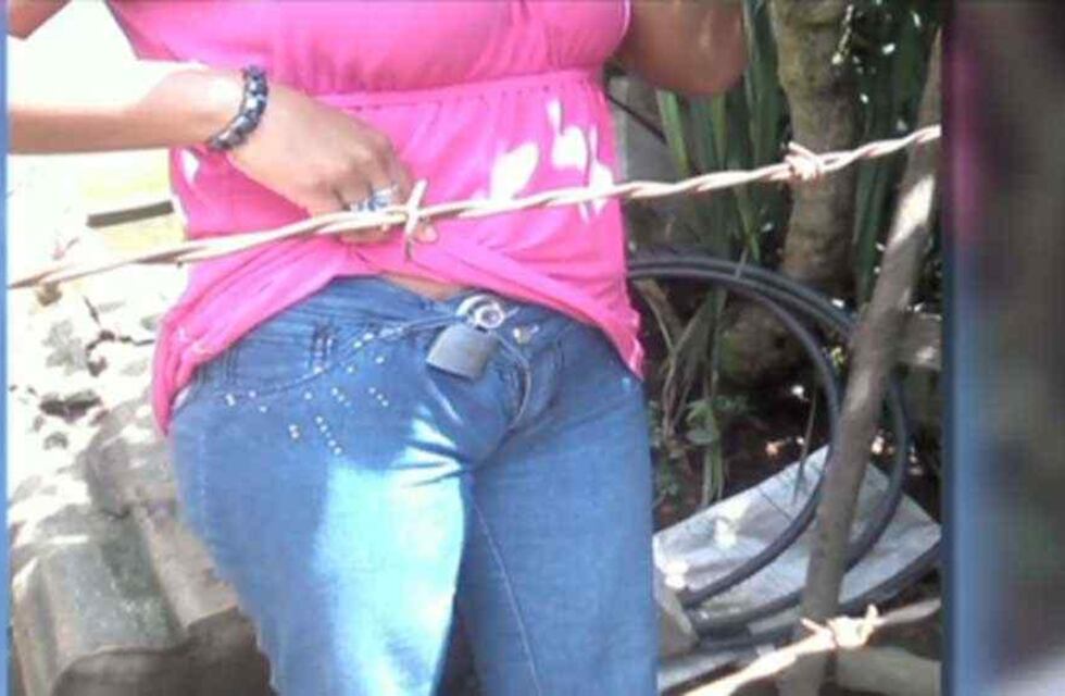 Le quiso pegar a la hermana, la madre las separó y recibió una pedrada