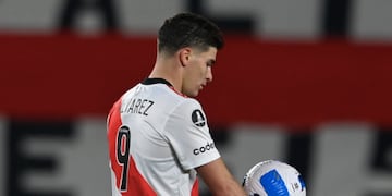 Julián Álvarez no para: le metió seis goles a Alianza Lima.