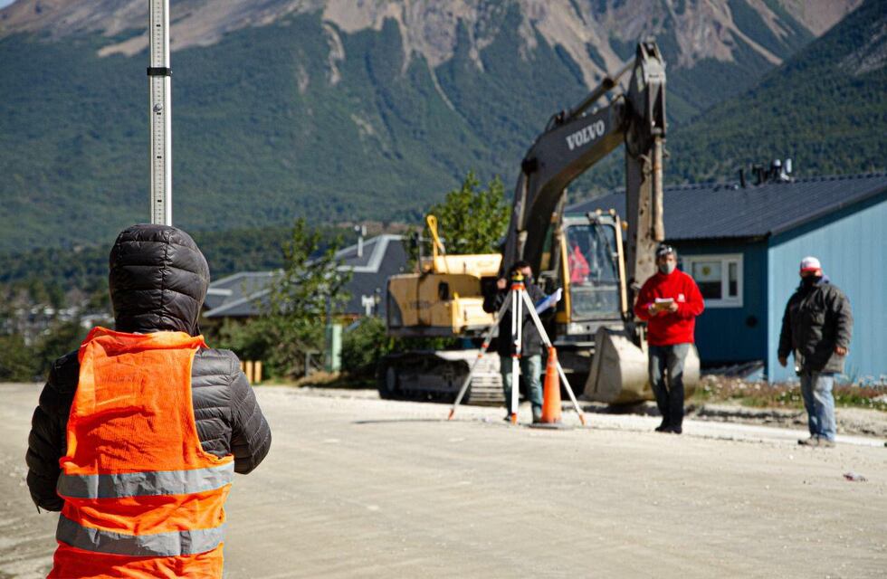 Comenzaron los trabajos de pavimentación en calle Los Ñires