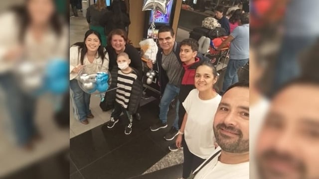 Santino volvió a Argentina tras un trasplante exitoso en Singapur.