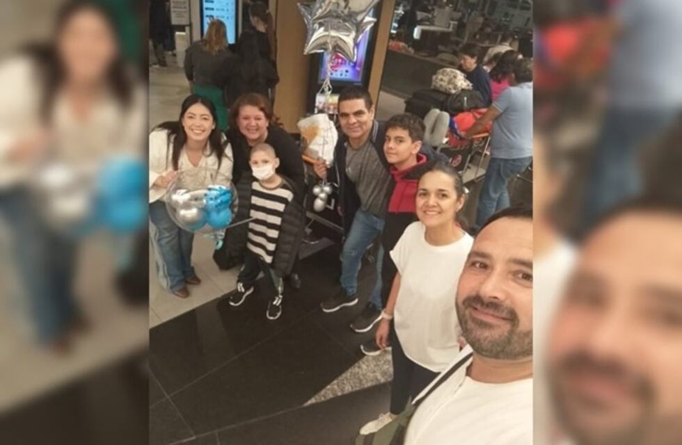 Santino volvió a Argentina tras un trasplante exitoso en Singapur