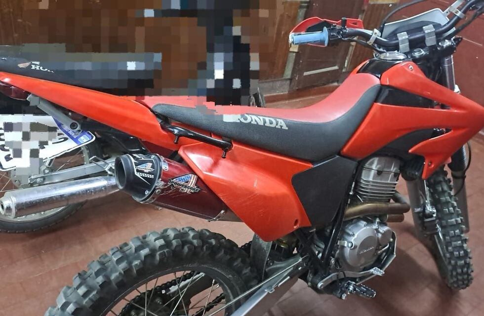Córdoba: un motociclista amenazó con un machete a una madre y su hijo de 13 años