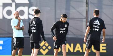 Mascherano junto a los jugadores de la Sub 20, previo al Mundial. Foto: FIFA.