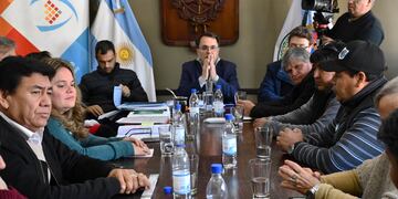 El presidente del Concejo Deliberante de San Salvador de Jujuy, Lisandro Aguiar, condujo el encuentro con la dirigencia local de la UOCRA.