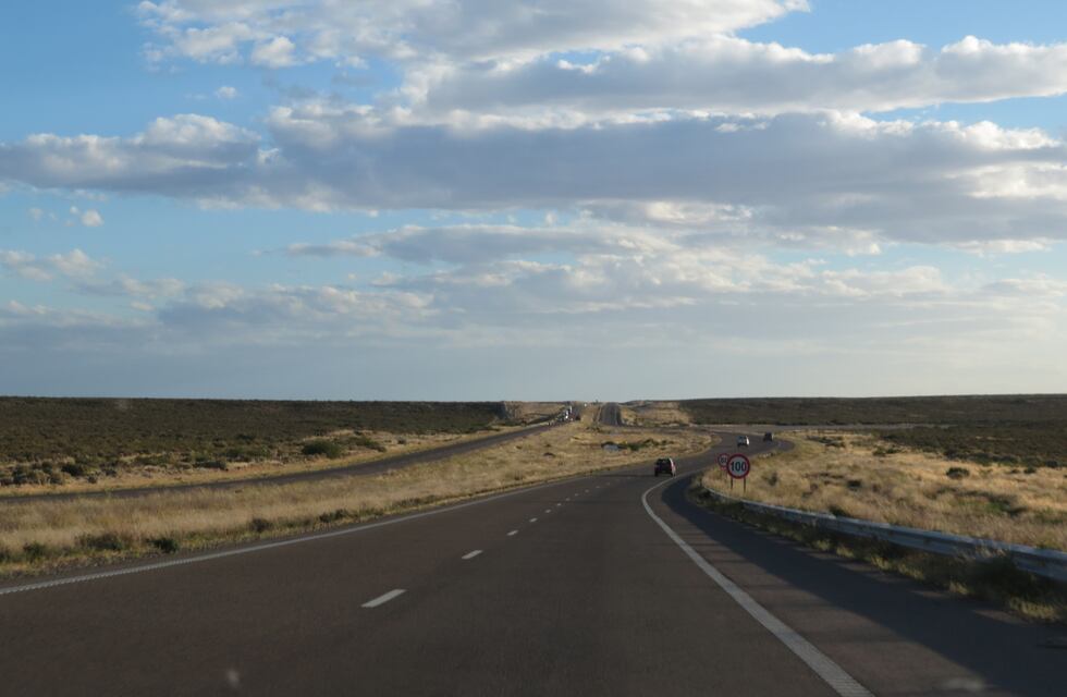 Un hombre ayudó a una familia que hacía dedo por la Ruta 3, pero le robaron la camioneta