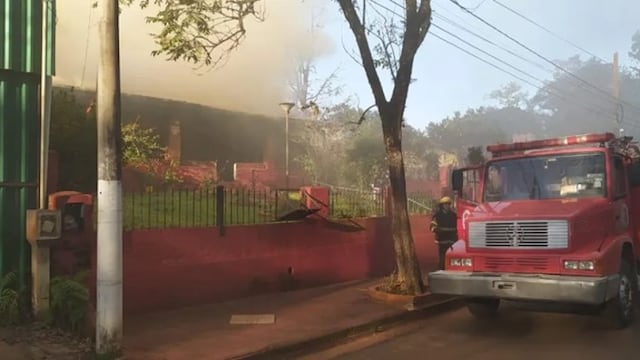 Incendio en una vivienda de Eldorado: una mujer de 82 años logró salir a tiempo.