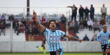 Un especialista, Alan Murialdo, le dio el triunfo a la Academia en el Día del Maestro.