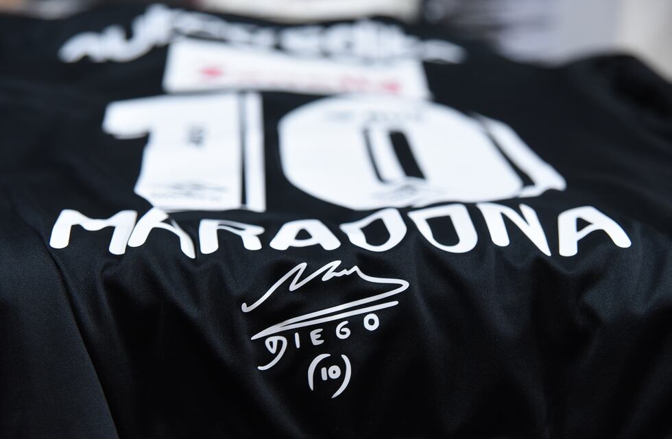 Newell’s modificó su camiseta oficial con un nuevo homenaje a Diego Maradona