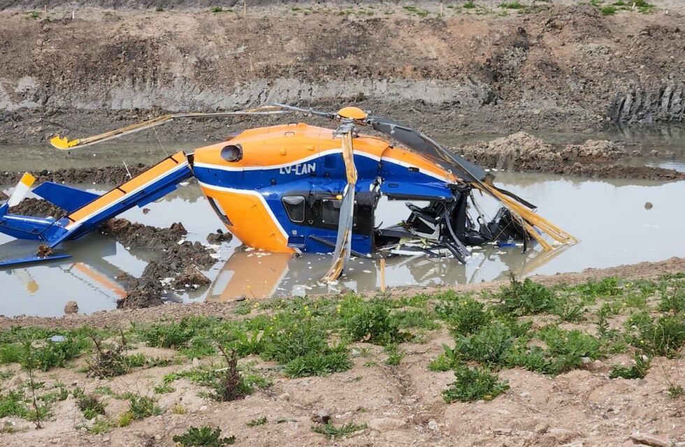 Increíble accidente: un helicóptero cayó en pleno vuelo en Tigre y dejó a cuatro tripulantes heridos