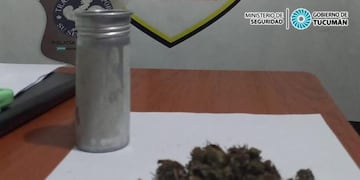 En un operativo "Lapacho", se decomisó un frasco de cannabis.