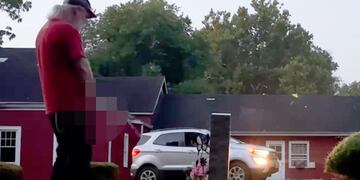 Insólito: hace sus necesidades sobre la tumba de su exmujer hace 48 años.