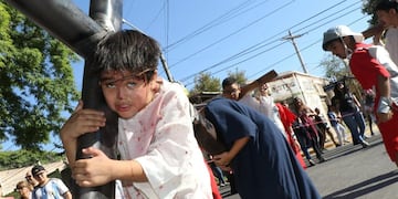 Vía Crucis en San Juan, Pedro, el pequeño Jesús.