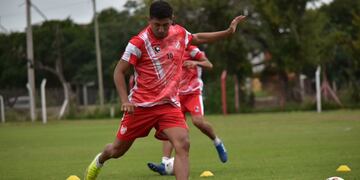 Damián Arce, listo para jugar. La única duda en el once titular Albirrojo.