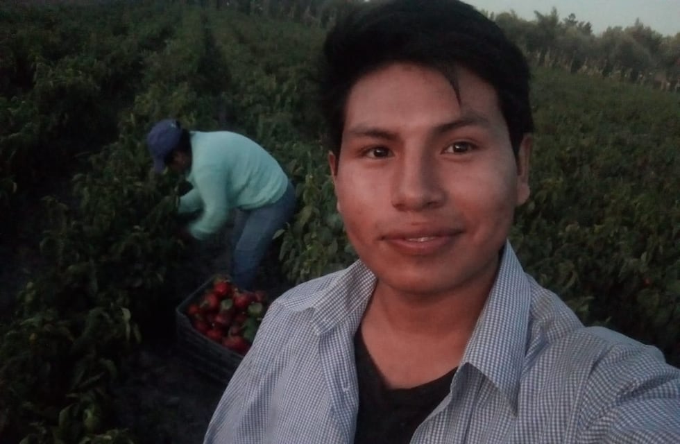 Tiene 21 años, se crió cosechando y quiere que otros jóvenes conozcan su trabajo