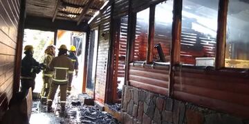 Bomberos Voluntarios de Iguazú lograron salvar una vivienda.