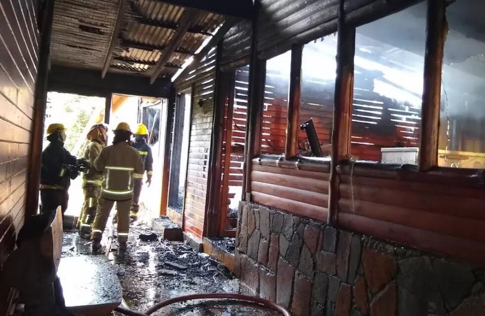Bomberos Voluntarios de Iguazú lograron salvar una vivienda