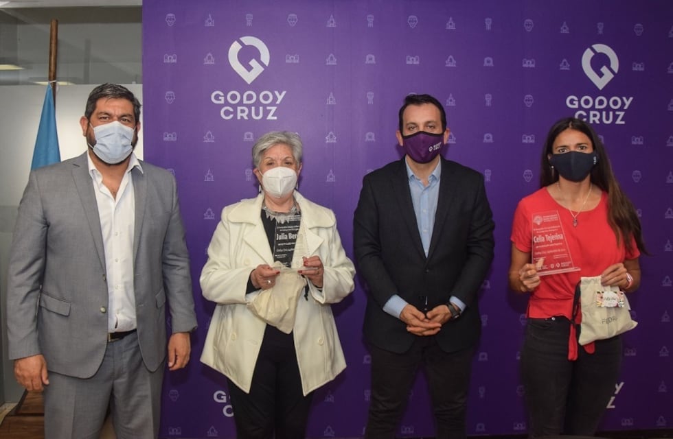 Godoy Cruz entregó la distinción Mujer Notable 2021 a Julia Berón y Celia Tejerina Mackern