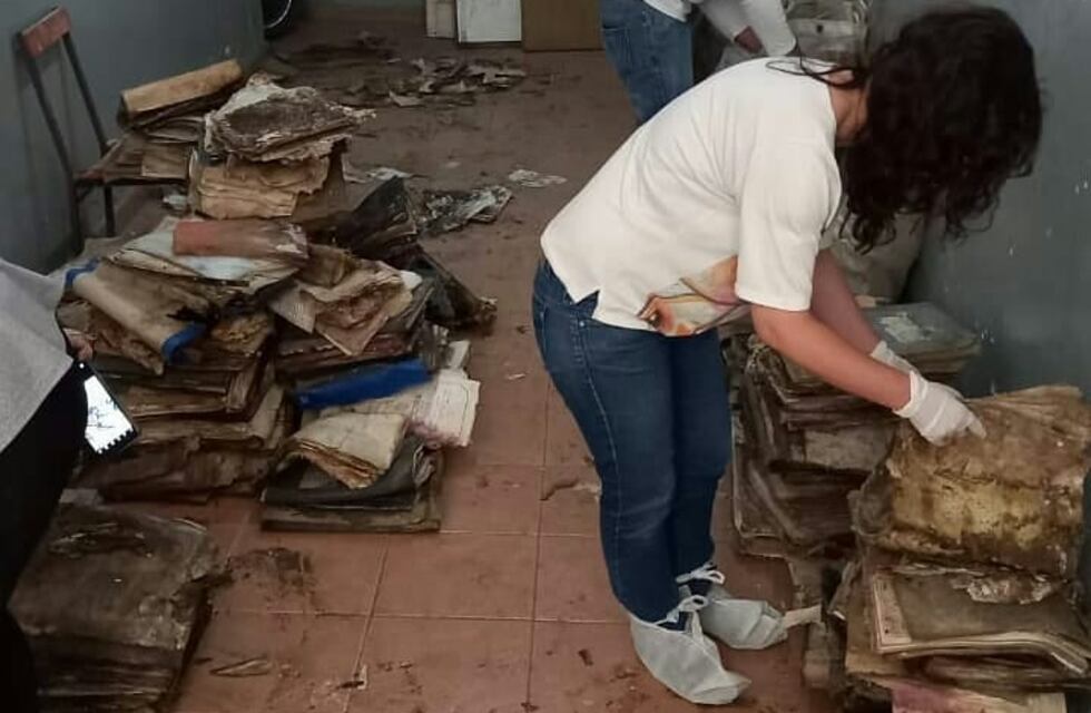 La provincia trasladó la documentación encontrada perteneciente a la dictadura