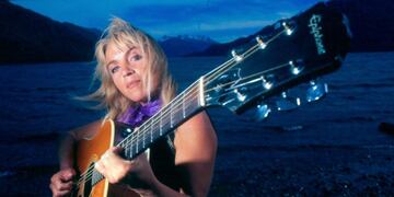 María José Cantilo con una de sus mejores aliadas en vida, la guitarra acústica. (Instagram @aimecantilo)