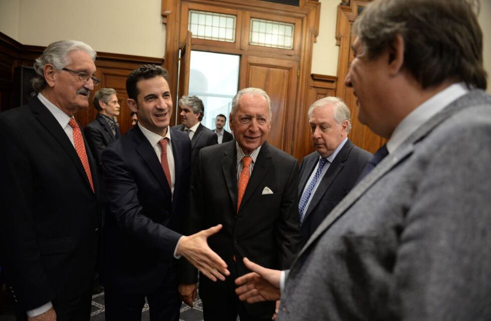 La UIA recibió a Tombolini para analizar los problemas con los insumos y las importaciones