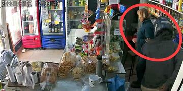 Alta Gracia. El delincuente encerró a la vendedora en el baño. (Captura de video)