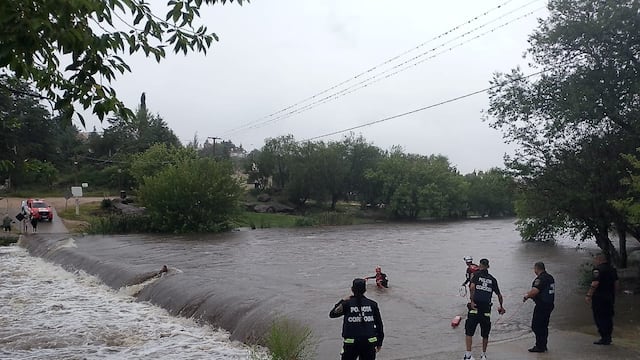 La Policía rescató a un motociclista en Estancia Vieja.