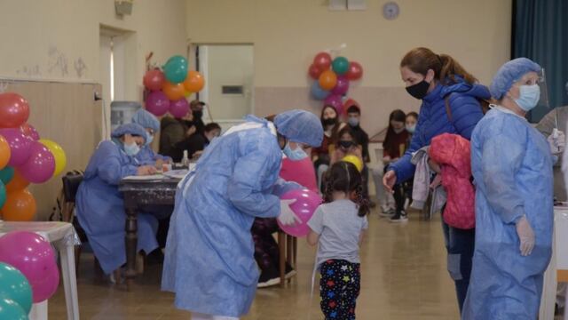 Vacunación a niños en Arroyito