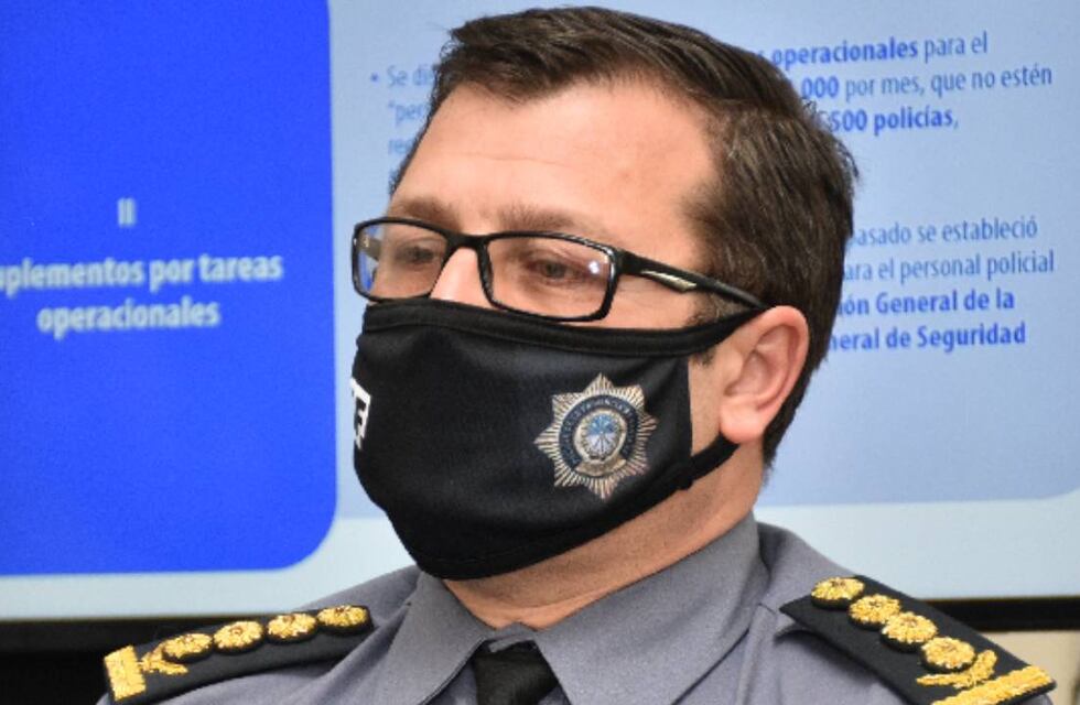 Le pidieron la renuncia al subjefe de la policía santafesina por un escándalo de corrupción