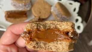 Alfajores integrales con 3 ingredientes.