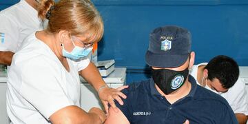 Comenzó la vacunación para personal de las fuerzas policiales.