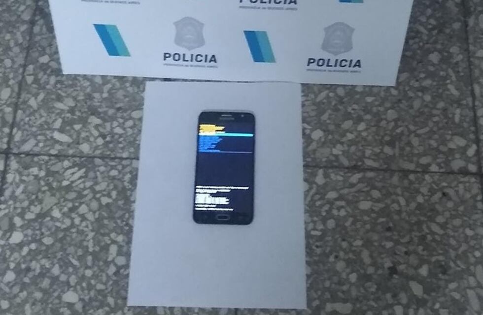 Fue detenida una mujer acusada de robar un celular del interior de un auto