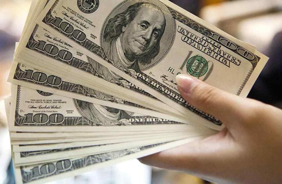Dólar blue en Rosario: imparable, la divisa norteamericana rompió de un salto el techo de los $1000