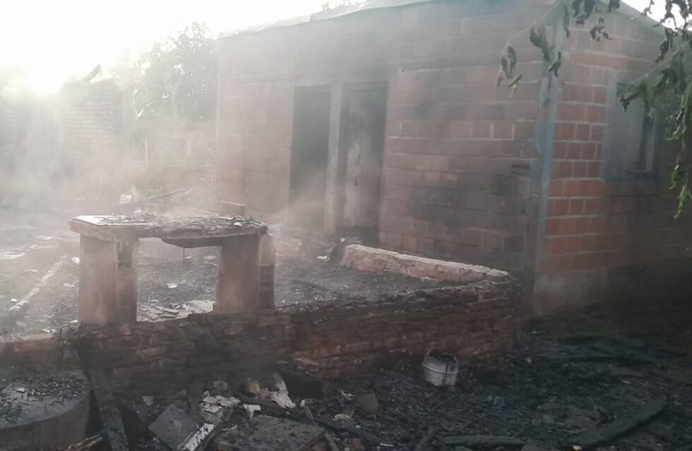 Incendio destruyó una vivienda en Eldorado