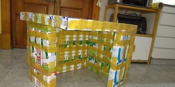 Un refugio para perros de material reciclado