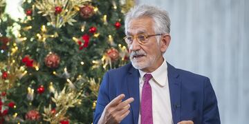 El Gobernador deseo Felices Fiestas a los puntanos y anunció un incremento salarial del 10% para los empleados estatales y otros beneficios.