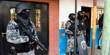 Las fuerzas provinciales de seguridad y Gendarmería hicieron más de 40 allanamientos.