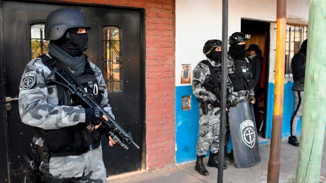 Las fuerzas provinciales de seguridad y Gendarmería hicieron más de 40 allanamientos.
