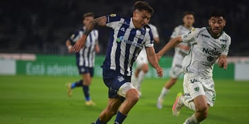 Talleres le ganó a Sarmiento, festejó en Córdoba por primera vez en el torneo y espera a Belgrano con la fe renovada.
