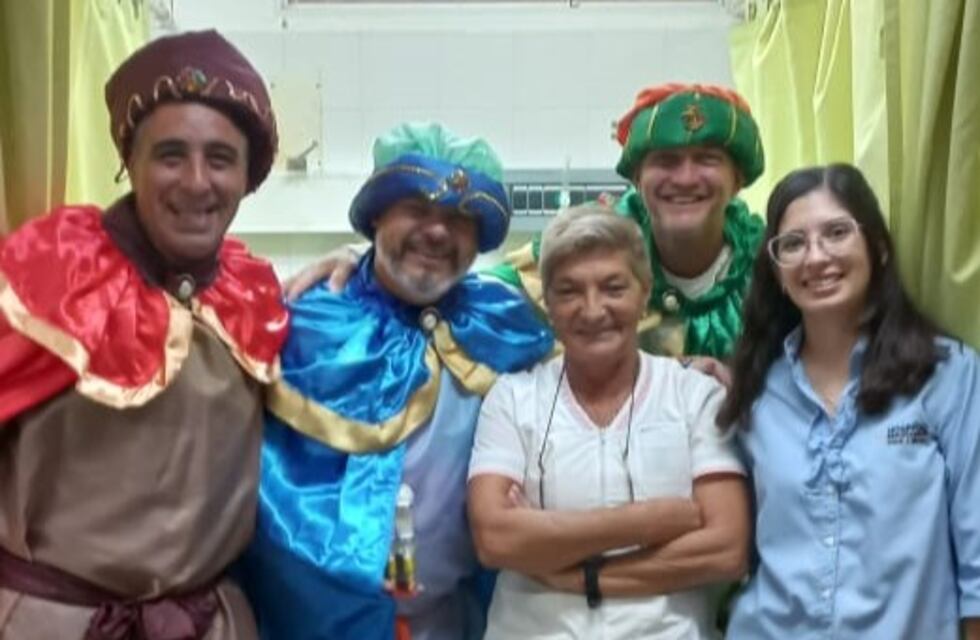Los Reyes Magos en Arroyito sorprendieron a grandes y chicos en el Hospital Carlos J. Rodríguez